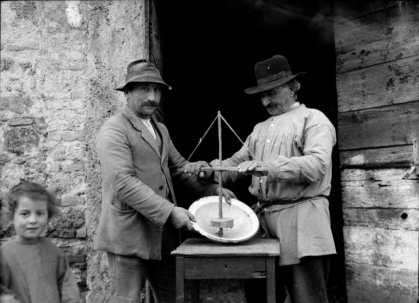 Fondo AIS, Paul Scheuermeier, Rieti, Il conciabrocche, 1925.